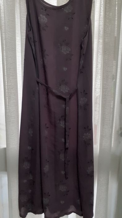 Vestido comprido  lilas com flores  prateadas