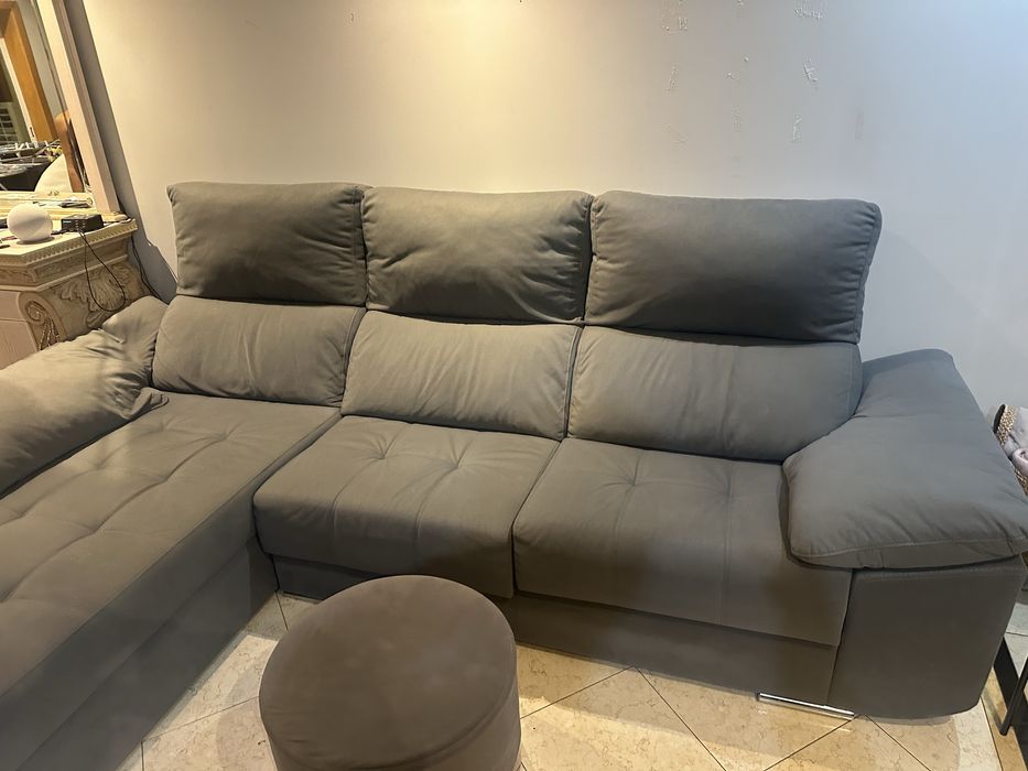 Sofá Retrátil e Reclinável Cinza + Puff —