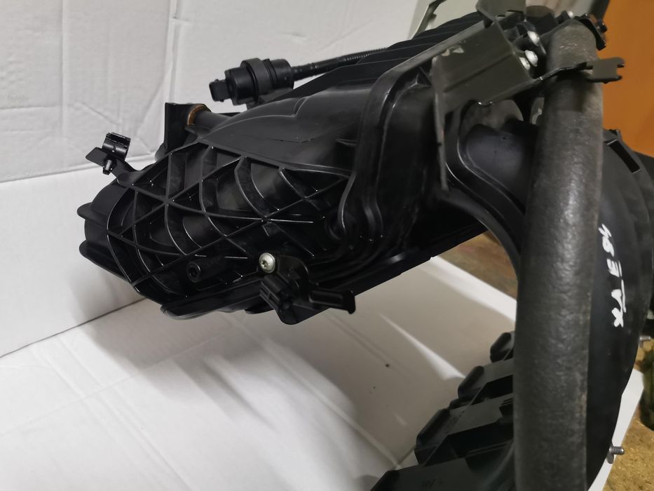 Kolektor ssący bmw x1 e84 lci 20B 150km 7560234