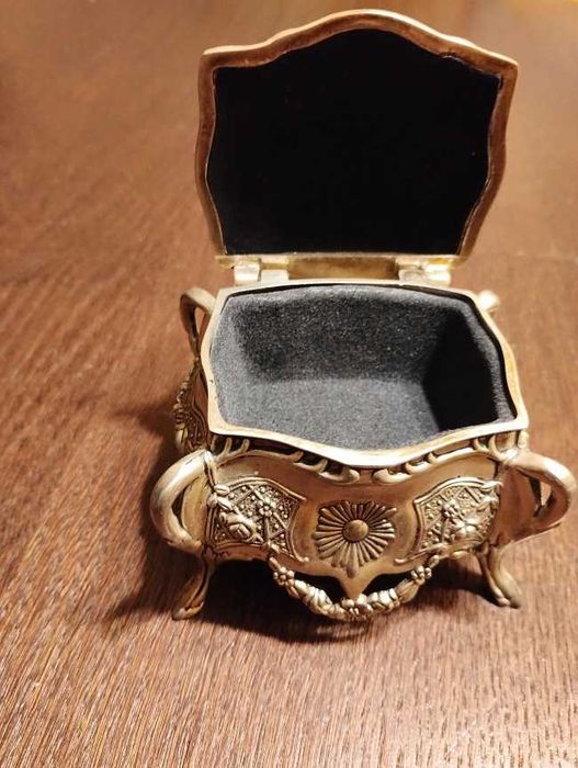Piękna cynkowana  szkatułka Vintage