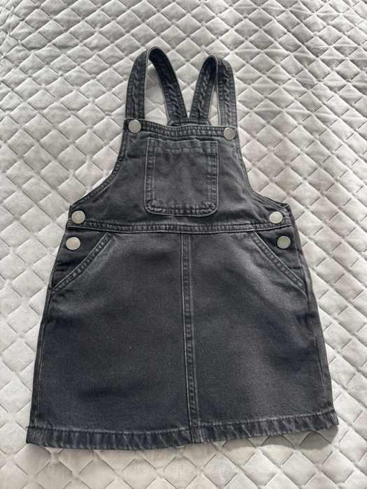 Чорна джинсова сукня з передником