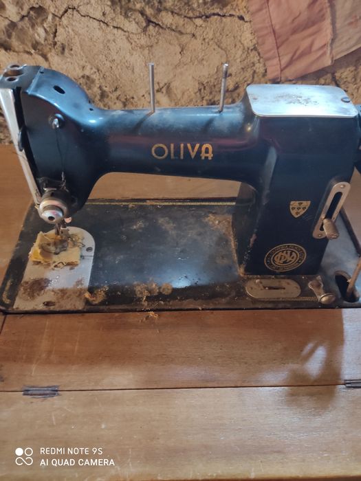 Máquina de costura antiga Oliva
