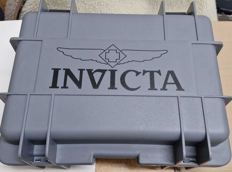 Кейс органайзер шкатулка INVICTA на 8 годинників