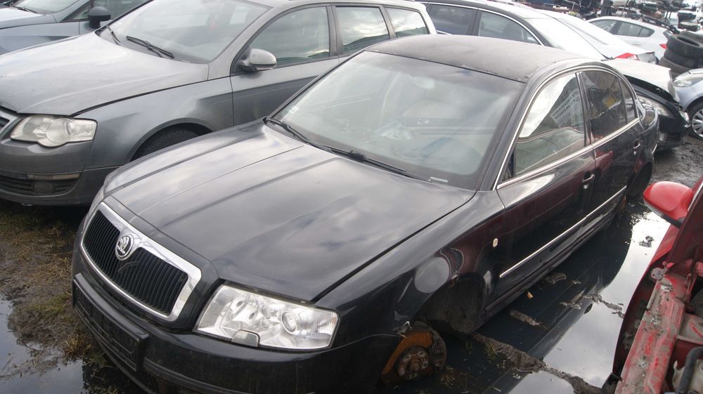Skoda Superb 2004 Lakier(9910) na części maska zderzak klapa błotnik