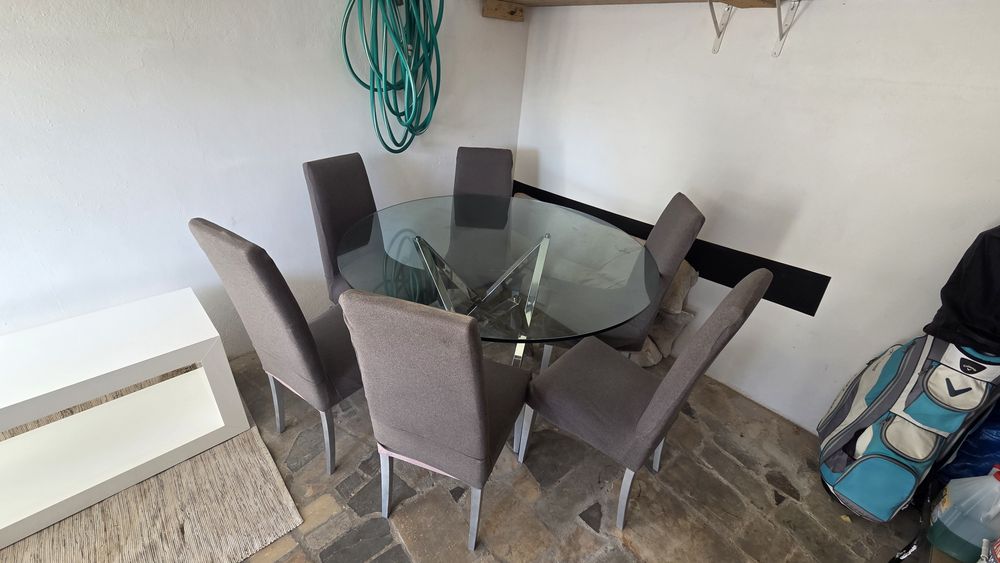 Mesa de vidro com 6 cadeiras