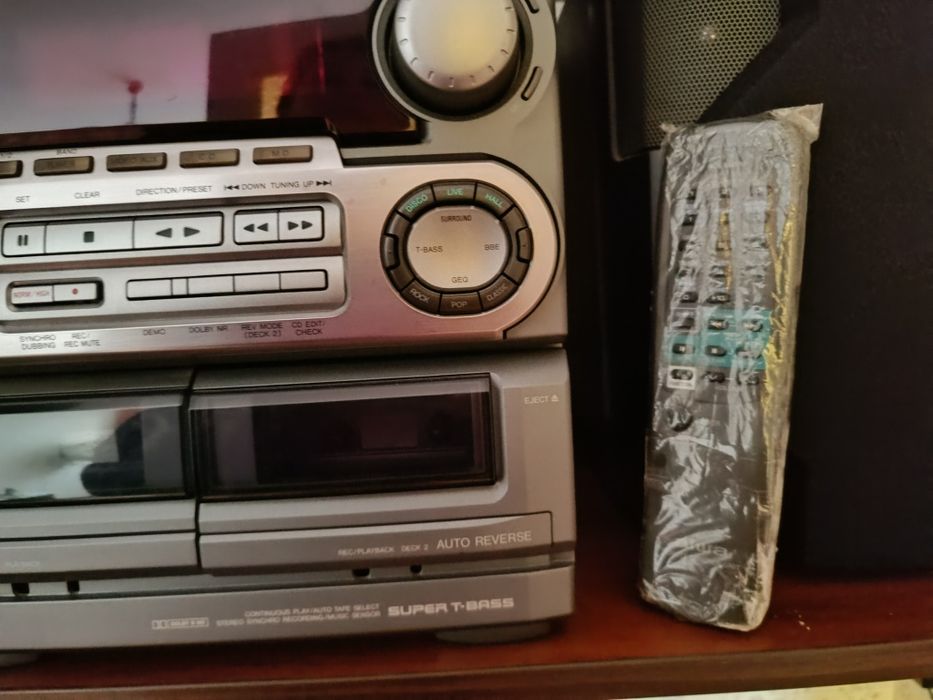 Музичний центр AIWA NSX-S50  з пультом, працює,CD потребує чистки.