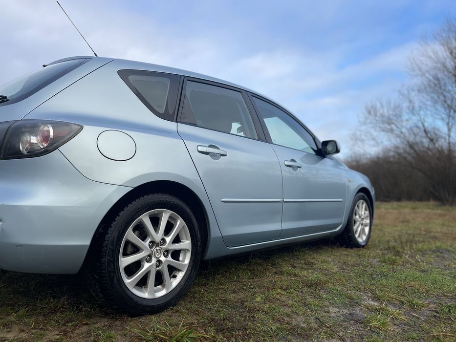 Продам своє авто Mazda 3 1.6 бензин/механіка 2008 рік
