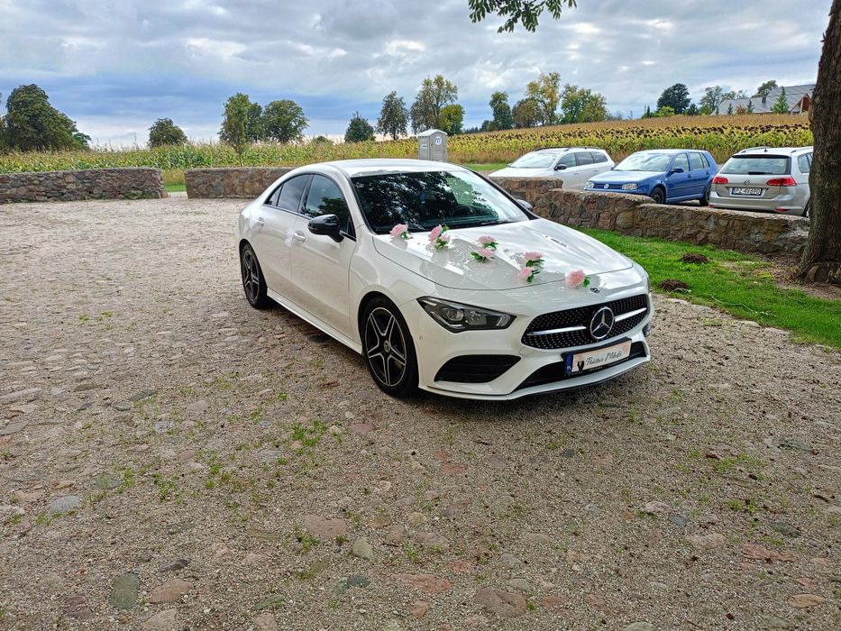 Auta do ślubu Mercedes E klasa oraz biały Cla