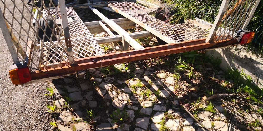 Atrelado com guincho