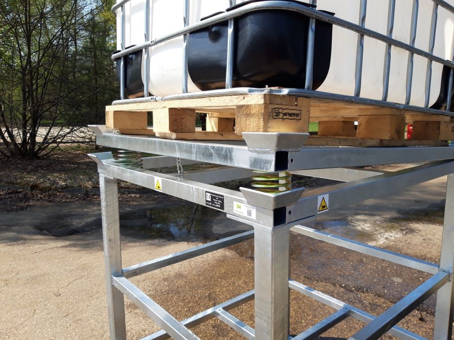 Stojak podstawa wychylna, pochylnia, wychylnia pod mauzer zbiornik IBC