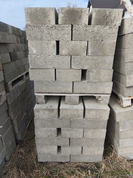Sprzedam bloczki fundamentowe