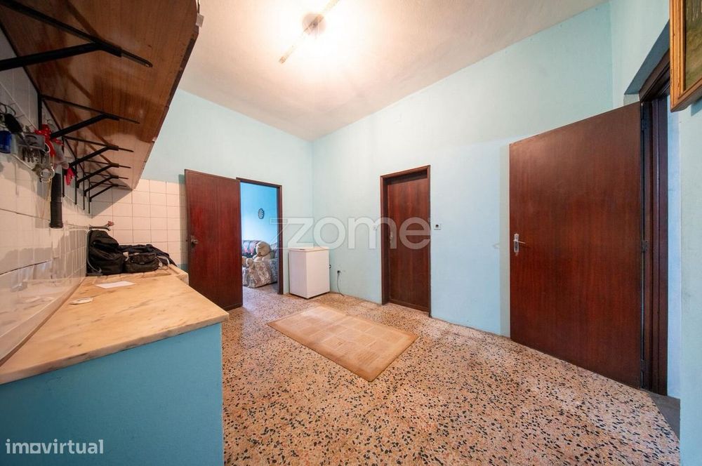 Moradia T4 com amplas áreas e elevado potencial em Mancelos