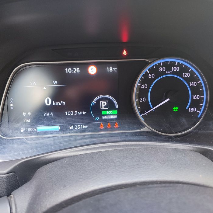 Nisan Life 40 TEKNA + З АВТОпаркуванням топова версія