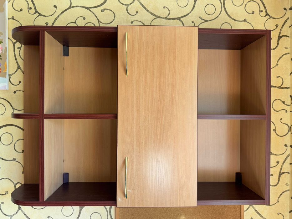 Письмовий стіл, поличка тумба для книг, підставка для компʼютера.