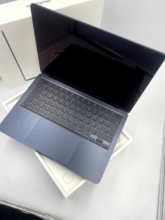 Ноутбук Apple MacBook Air 13“ M2 16/256GB Midnight (MC7X4) 2024