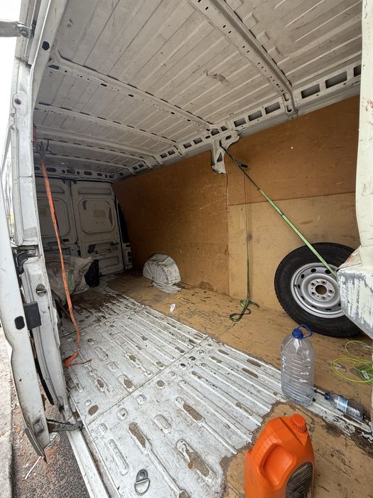Aluguer de carrinha para mudança c/ condutor