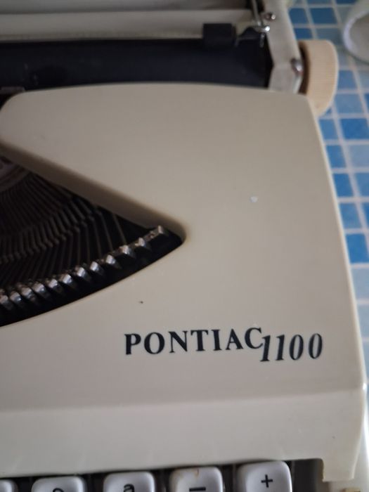 Maquina de escrever antiga