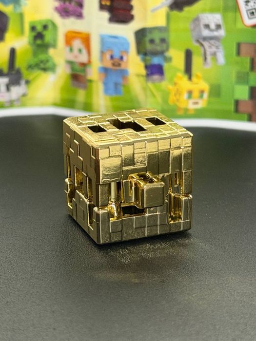 РІДКІСНИЙ Golden Cube Minecraft Kinder Joy Кіндер колекційний екземпляр