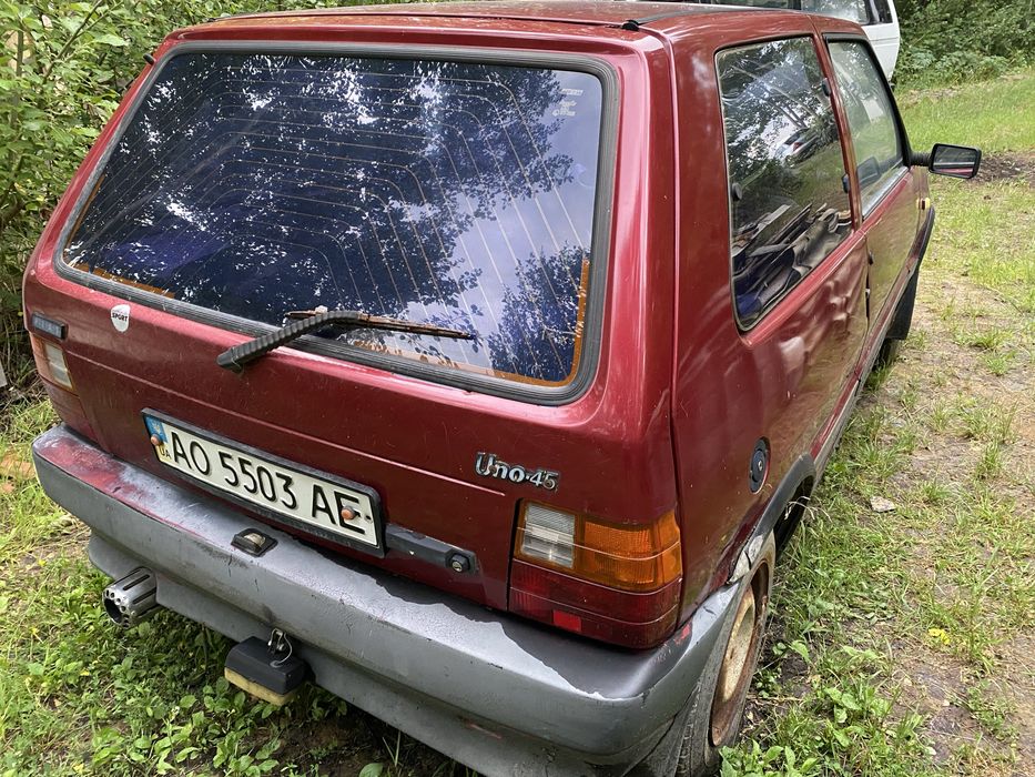 Рідкісний  Fiat Uno MK1 на запчастини. Молдинги, накладки, арки, решітка з протитуманками