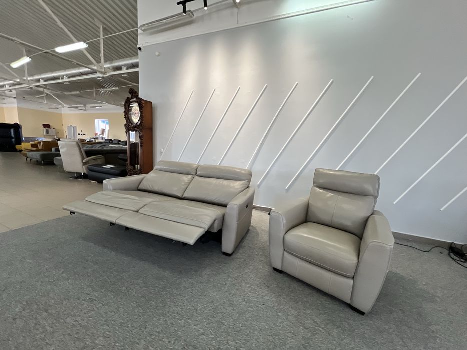 Диван шкіряний реклайнер з кріслом світло сірий