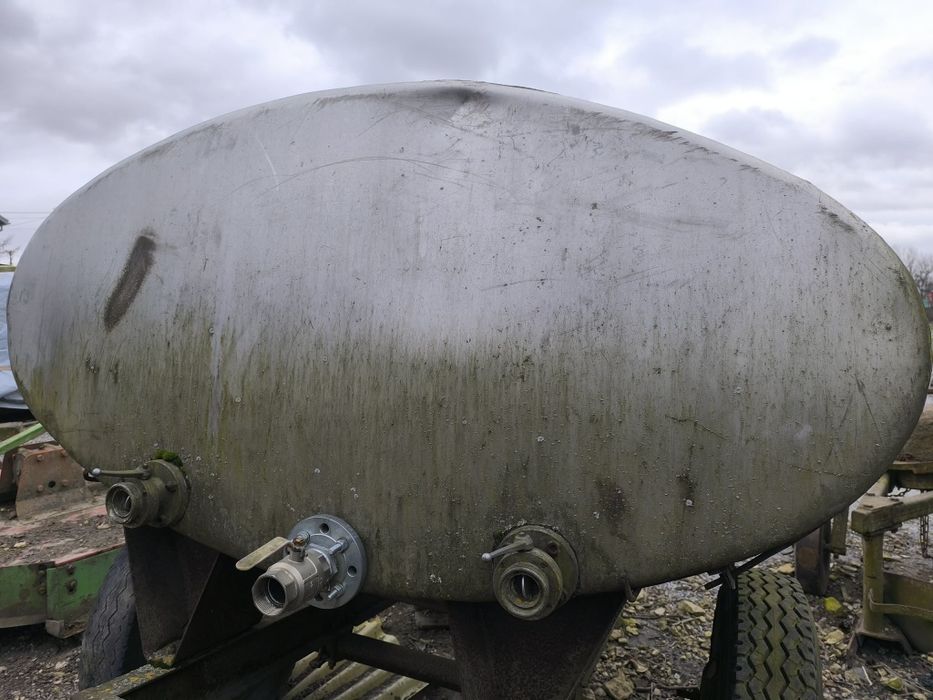 Beczkowóz z kwasówki 2000litrow