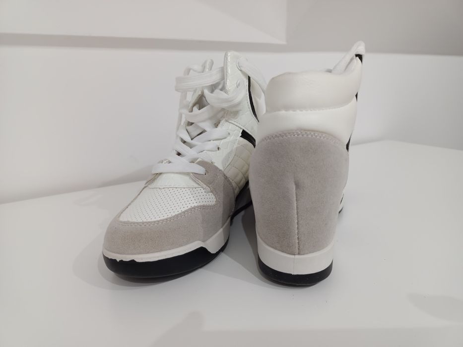 Nowe Trampki sneakersy na średnim koturnie Białe r 40.