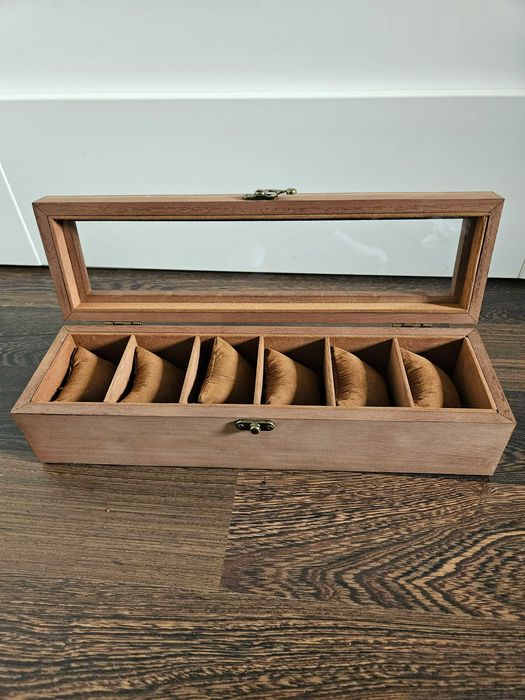 Drewniana szkatułka pudełko ekspozytor do zegarków biżuterii prezent