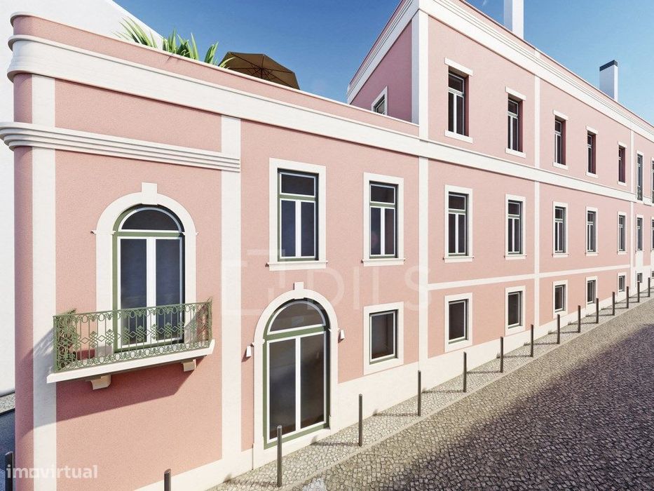 Apartamento T1, mobilado, com terraço e 1 lugar de estacionamento