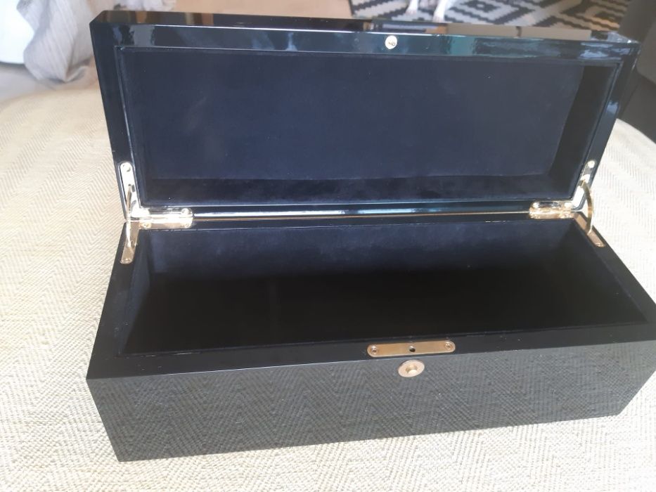 Novo Preço: Estojo Relógios Em madeira