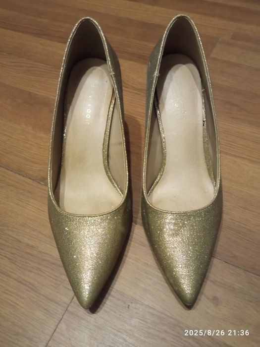 Szpilki eleganckie złote