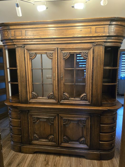 Piękna dębowa witryna,kredens, komoda, podświetlana