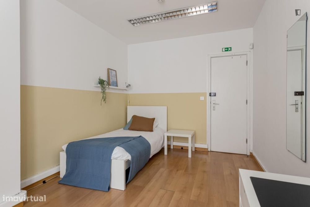 Quarto - localizado em Picoas Lisbon