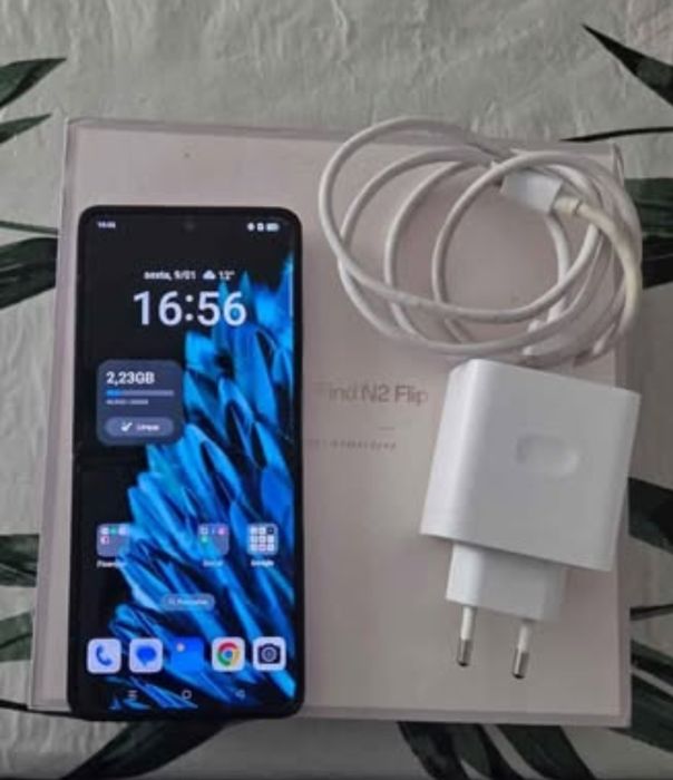 Oppo Find N2 Flip Lilás