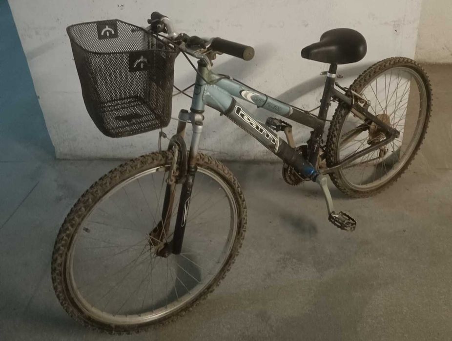 Bicicleta Sra roda 26, estimada e prática, afinada pronta a usar.