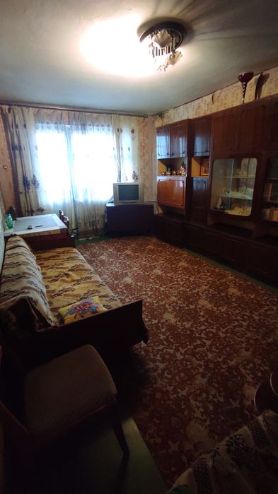 Продам 3 комн квартиру с холлом в центре Верхнеднепровска