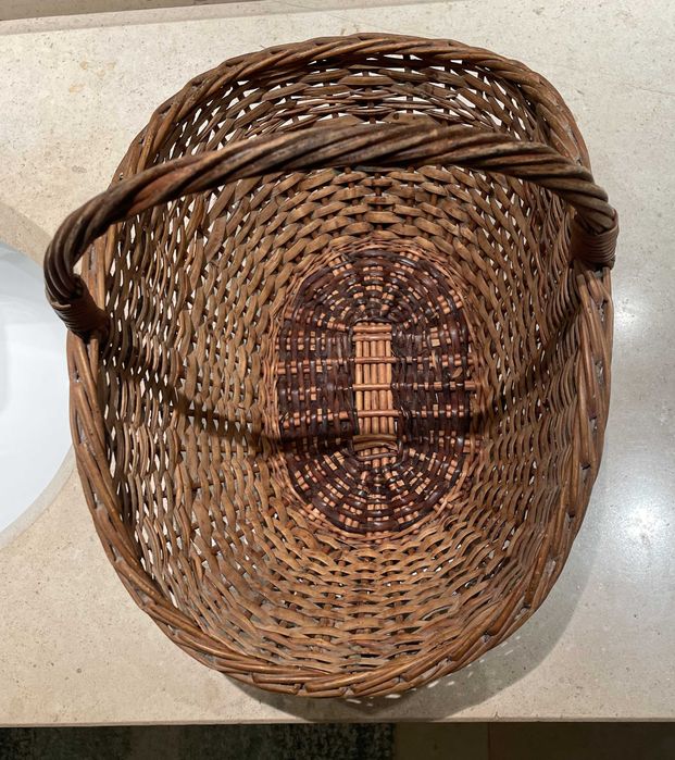 Cesto de vime artesanal, fabricado na Madeira