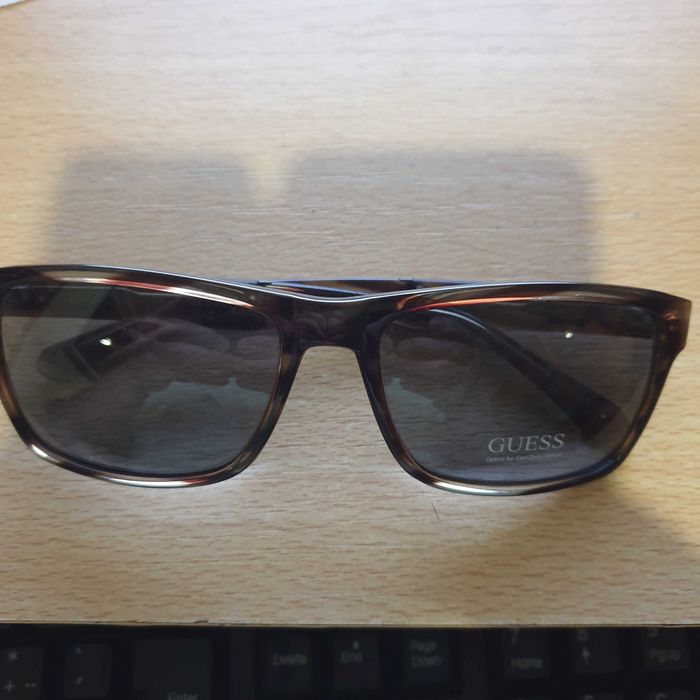 Óculos sol Guess modelo GU 6756 lentes carl zeiss, novo