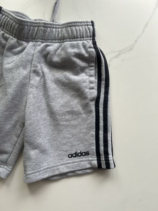 Świetne spodenki chłopięce, bawełna-9-10 lat-Adidas
