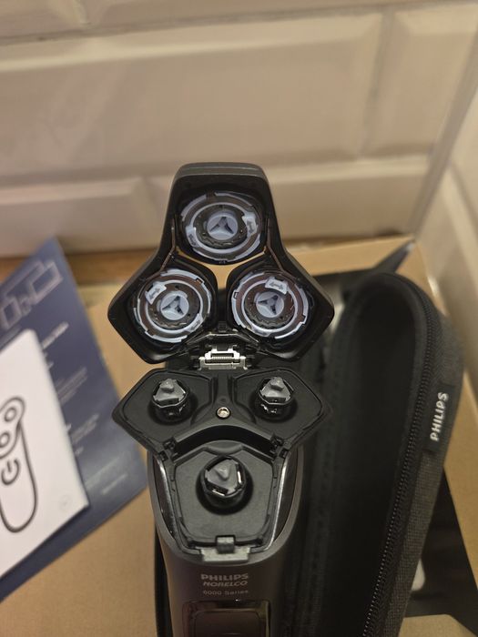 Бритва Philips версія  6600 з додатковими лезами в комплекті