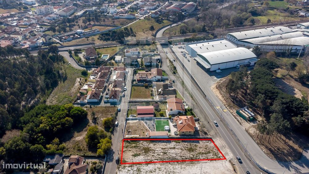 Terreno urbano com 1.313 m2 em São João de Ovar