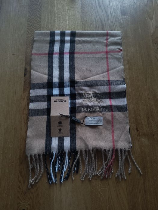 szalik burberry idealny na zimę i wiosne