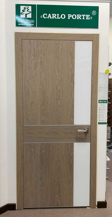 Двері розпродаж ПАПА КАРЛО з вітрини по одній двері