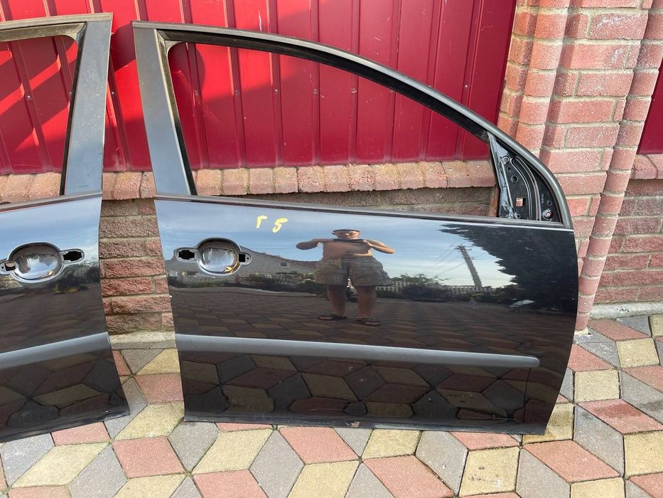 Двері Чорні Volkswagen Golf 5 Хачбек Передні Задні