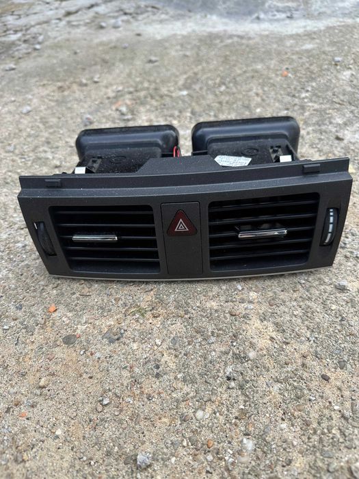 Difusor de Ar Central Mercedes Classe C W204 – Ref. A2048307354