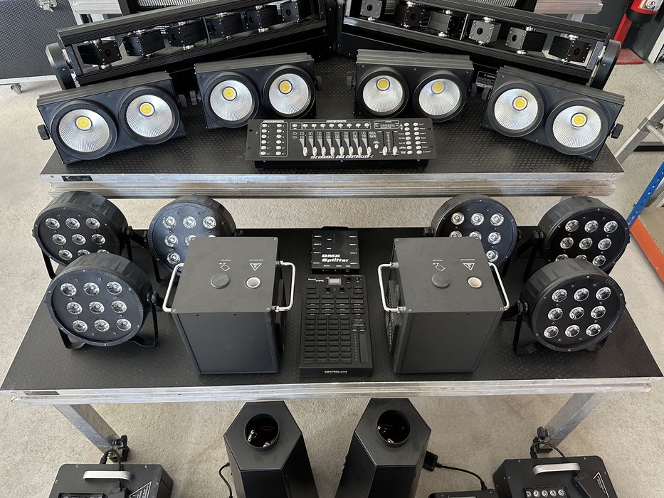 Lote de material de Iluminação profissional DMX (barras LED, blinders, laser, fogo, fumo)