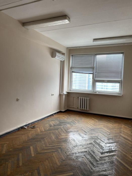 Оренда офісу на вул. Євгенія Сверстюка,23 на 60.7 м²