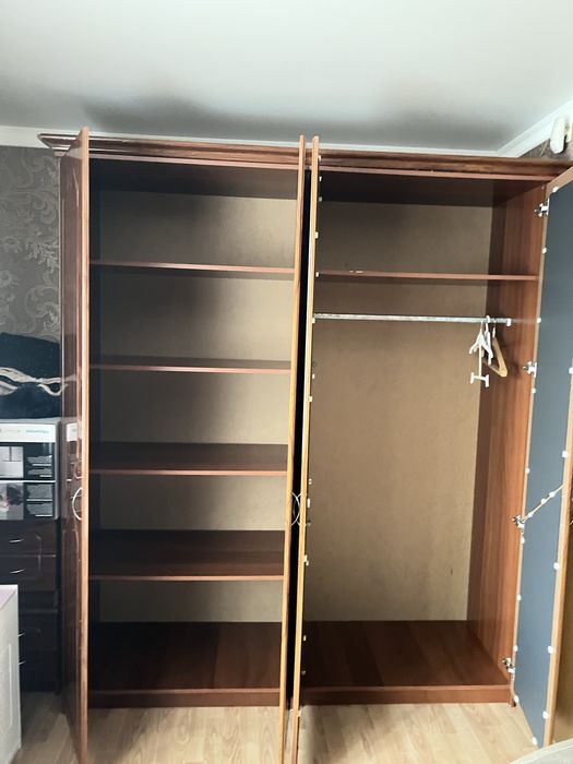 Шафа з дзеркалом.