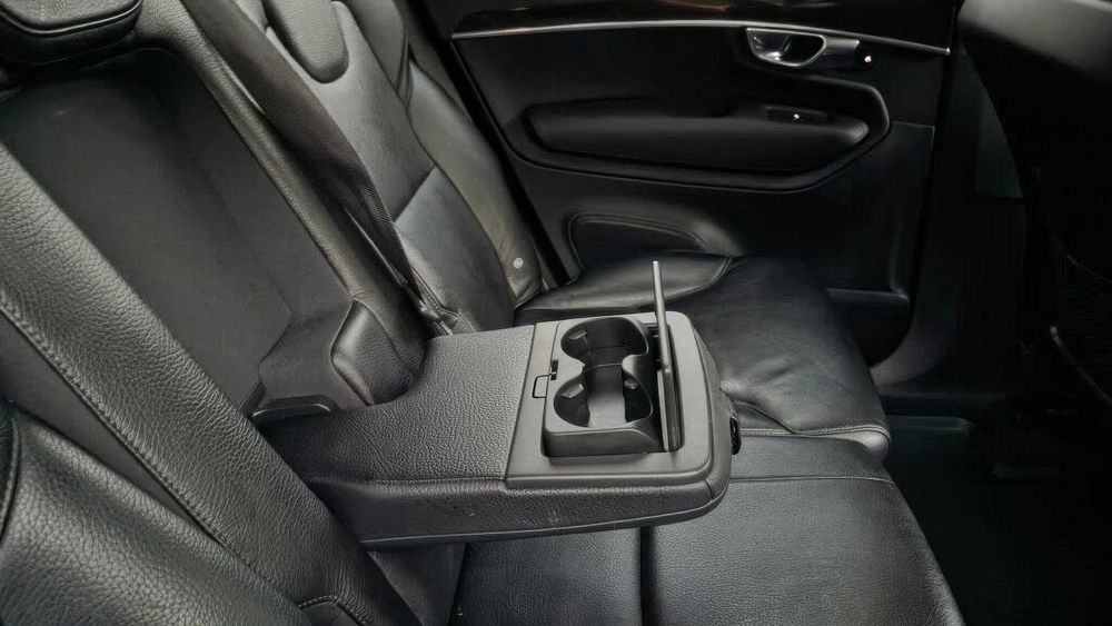 Volvo XC90 T6 Momentum      2019
