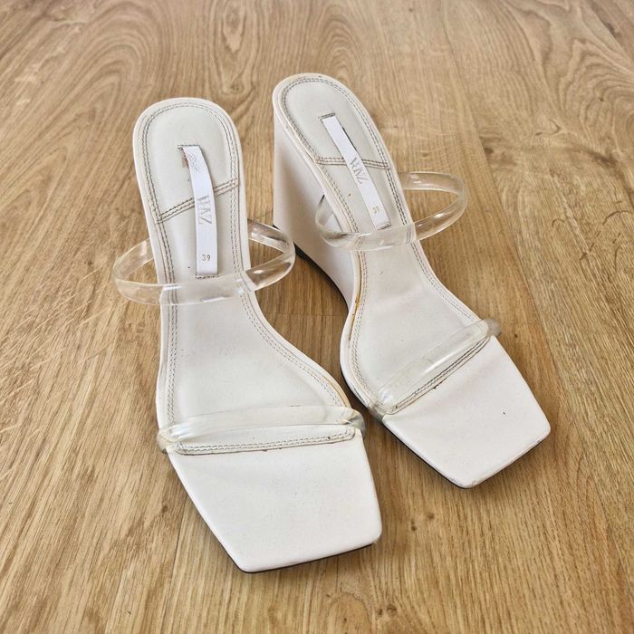 Kremowe sandały na koturnie ZARA + Gratis !