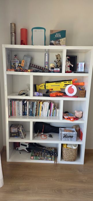 Estante branca marca area